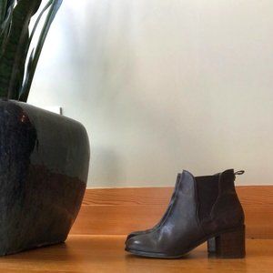 Sam Edelman Justin Hold Gore Booties
